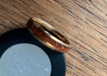 Roestbruine oranje ring gouden randje aan buitenkant; 17 mm, Sieraden, Tassen en Uiterlijk, Ringen, Overige materialen, Oranje
