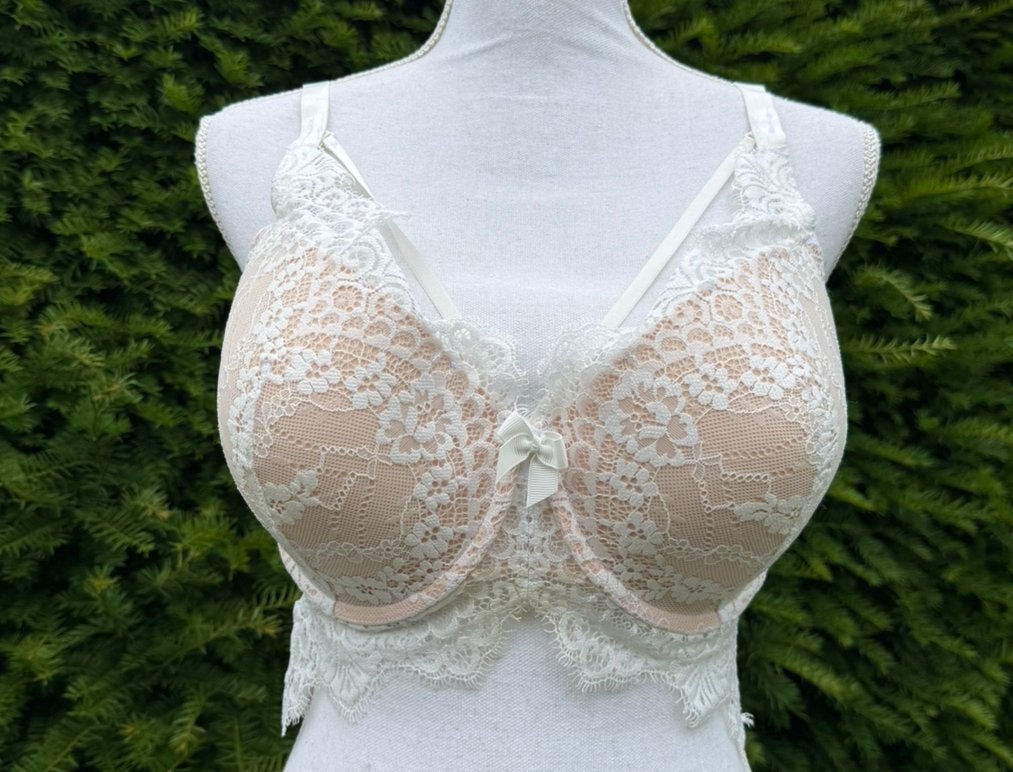 Splinternieuwe Hunkemöller bh maat 85E. Kaartje er nog aan, Kleding | Dames, Ondergoed en Lingerie, Verzenden, Wit, BH