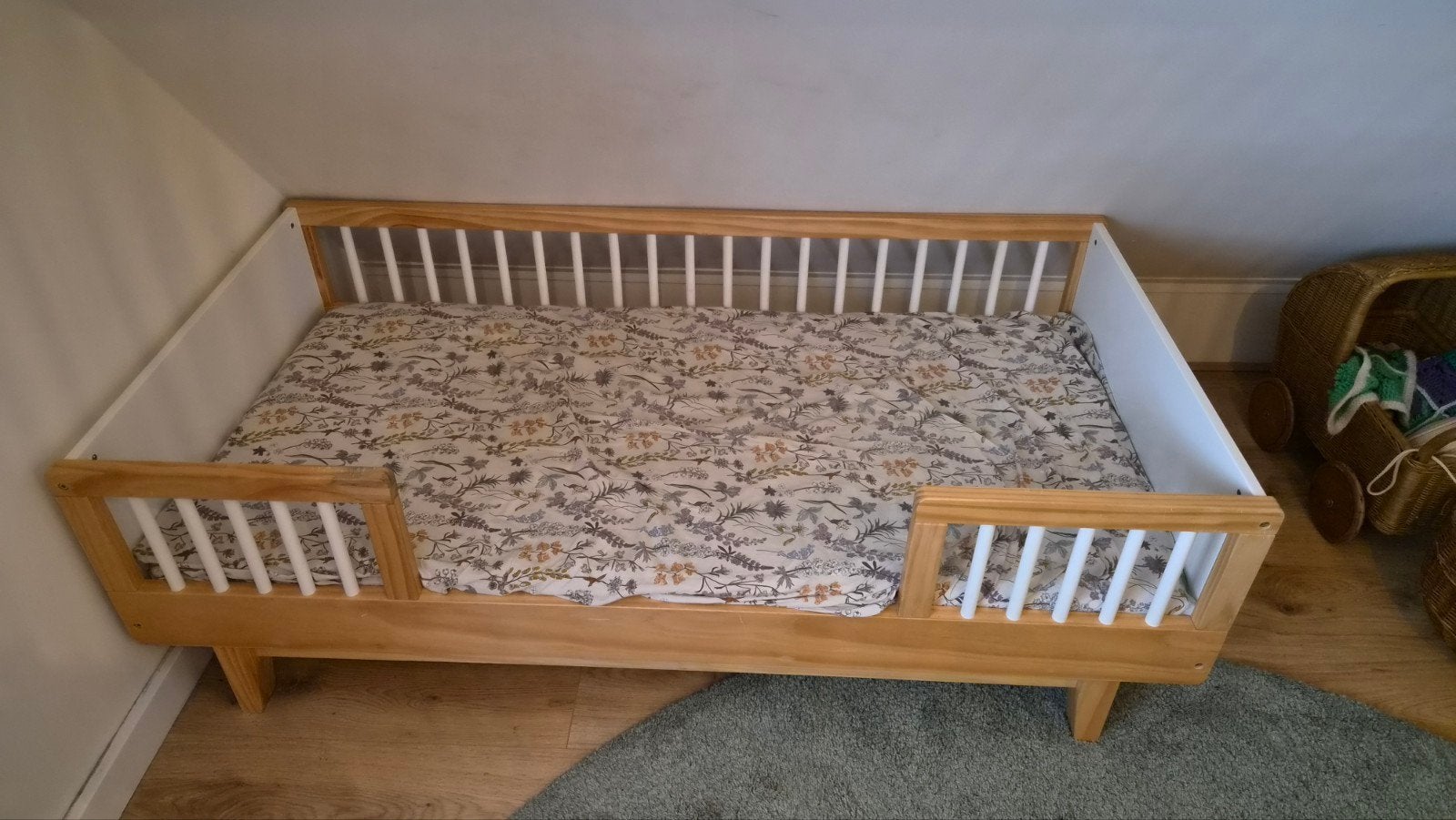 Peuterbed Petite Amélie met matras en lattenbodem, Kinderen en Baby's, Kinderkamer | Bedden, 70 tot 85 cm, Zo goed als nieuw, Minder dan 140 cm