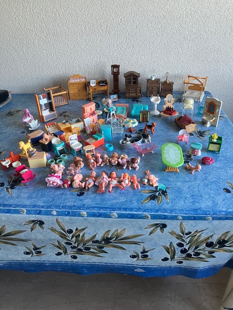 poppenhuis meubeltjes plus poppetjes., Verzamelen, Ophalen of Verzenden, Gebruikt, Poppenhuis