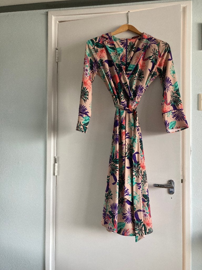 Prachtige jurk, Ophalen of Verzenden, Nieuw, Maat 36 (S), Onder de knie