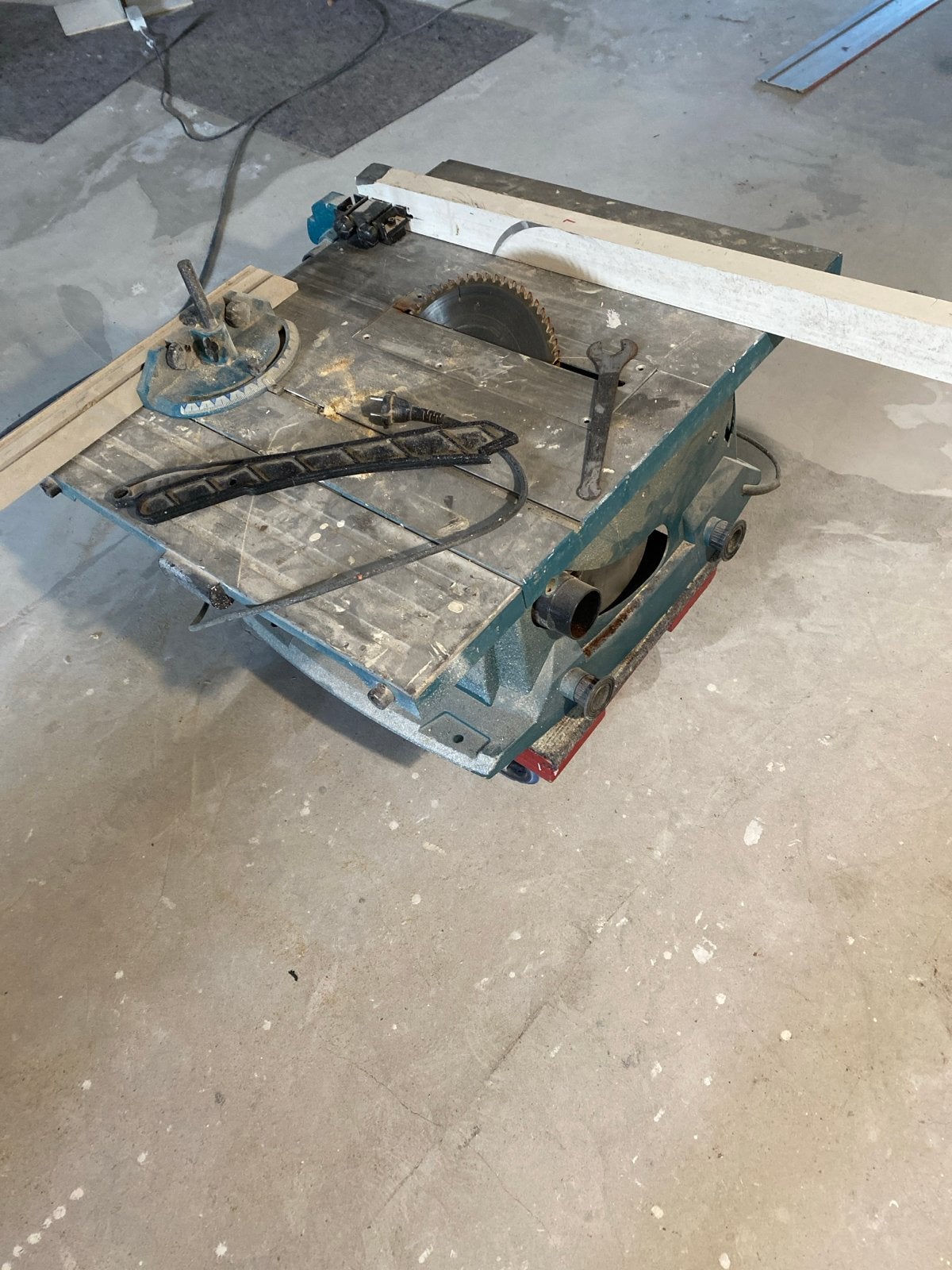 Foto 4 van Makita MLT100N Tafelzaag - 1500W, 260mm blad