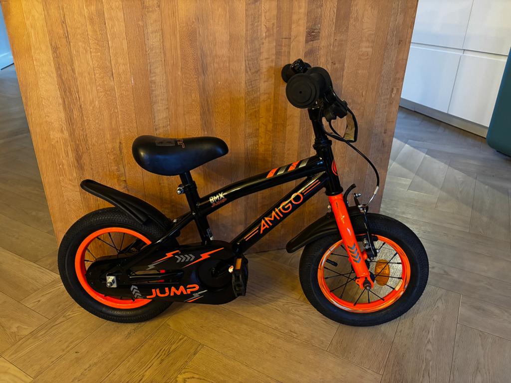 Amigo Jump kinderfiets 12 inch met zijwieltjes, Fietsen en Brommers, Ophalen, Zijwieltjes, Gebruikt, Velgrem