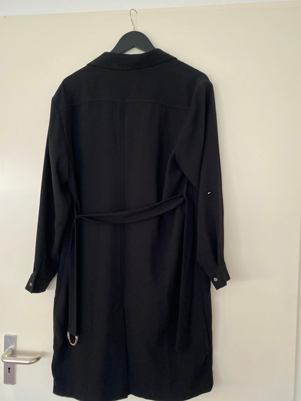 Supertrash Zwarte Trenchcoat Jurk Maat 42, Ophalen of Verzenden, Zo goed als nieuw, Maat 42/44 (L), Zwart