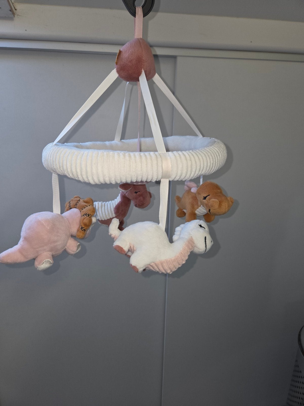 Leuke mobiel met dino's voor babybedje, Ophalen of Verzenden, Zo goed als nieuw, Mobiel