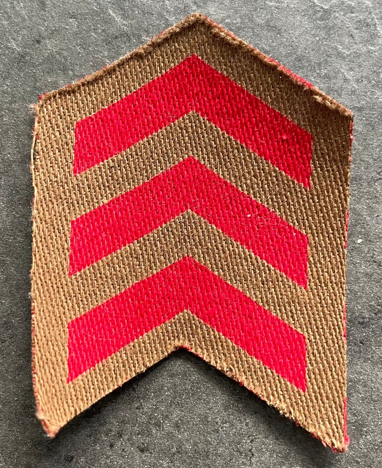 Britse service chevron 3 jaar WO2, Verzamelen, Ophalen of Verzenden, Engeland, Embleem of Badge