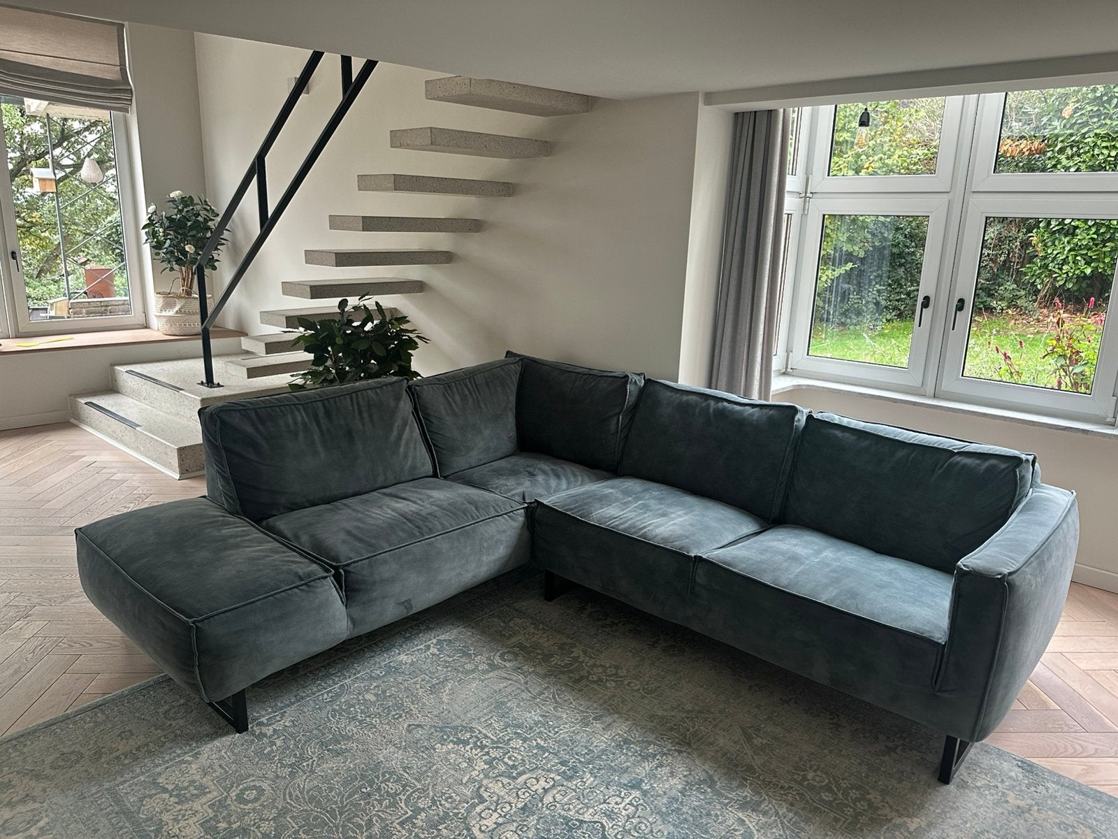 Ruime design hoekbank 265  230 cm, Ophalen, Zo goed als nieuw, Stof