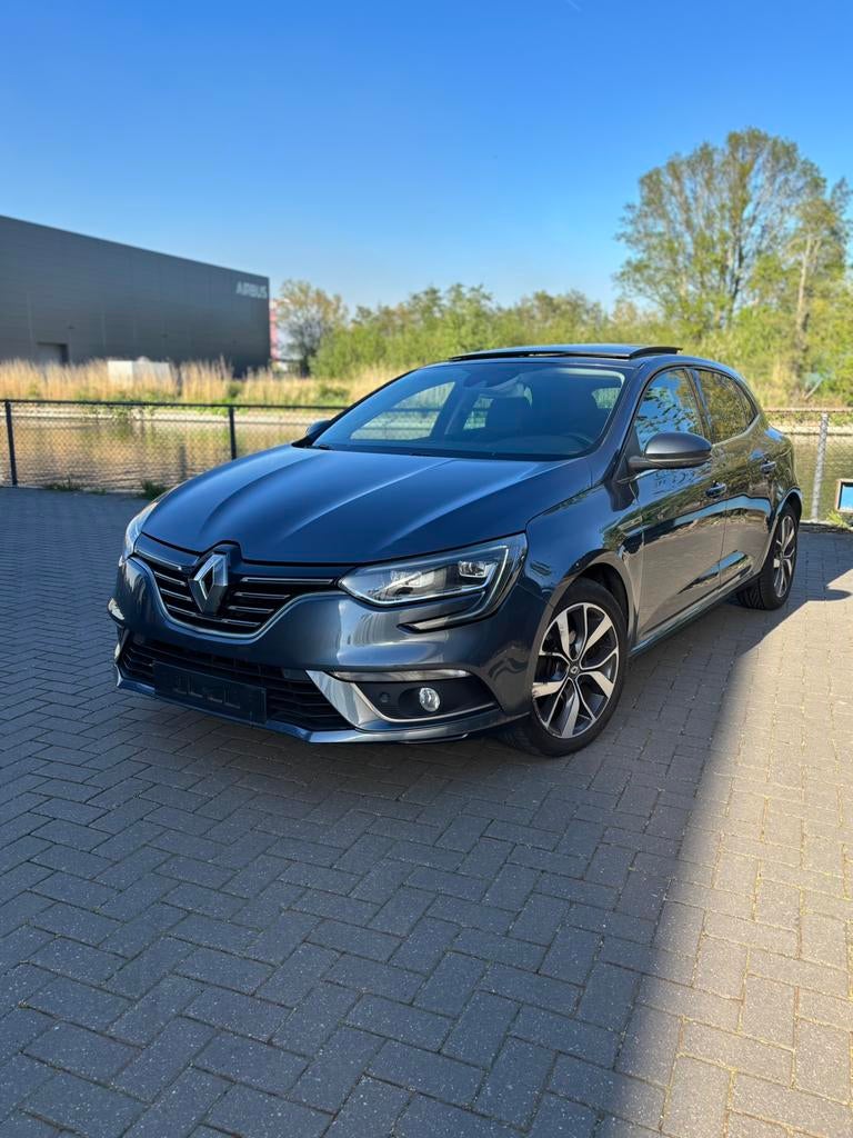 Renault megane 1.2 2017 estate BOSE | Pano! | Headup cruise!, 4 cilinders, Blauw, Leder en Stof, Handgeschakeld