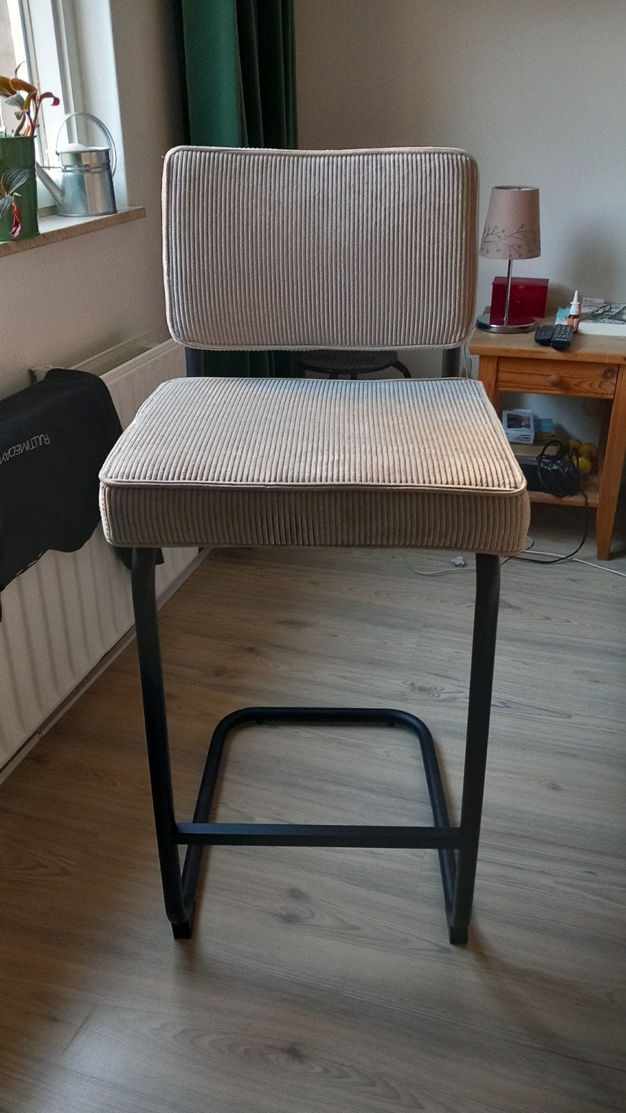 beige rib barkruk, 1 kruk, Ophalen, Nieuw, 60 tot 90 cm