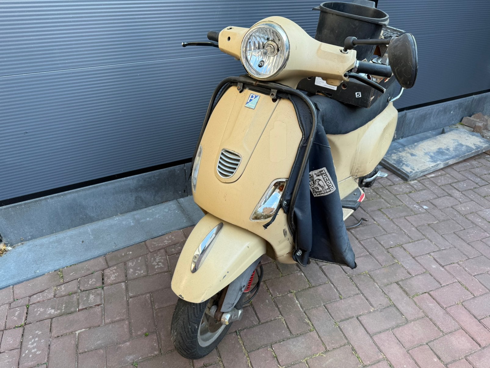 Vespa  met schade, Ophalen, Zo goed als nieuw, Benzine
