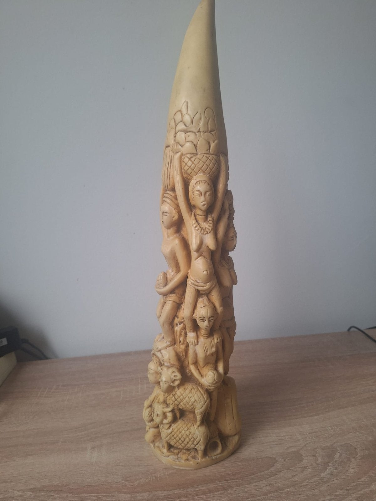 Sculptuur gemaakt van hars, Antiek en Kunst, Kunst | Beelden en Houtsnijwerken, Ophalen of Verzenden