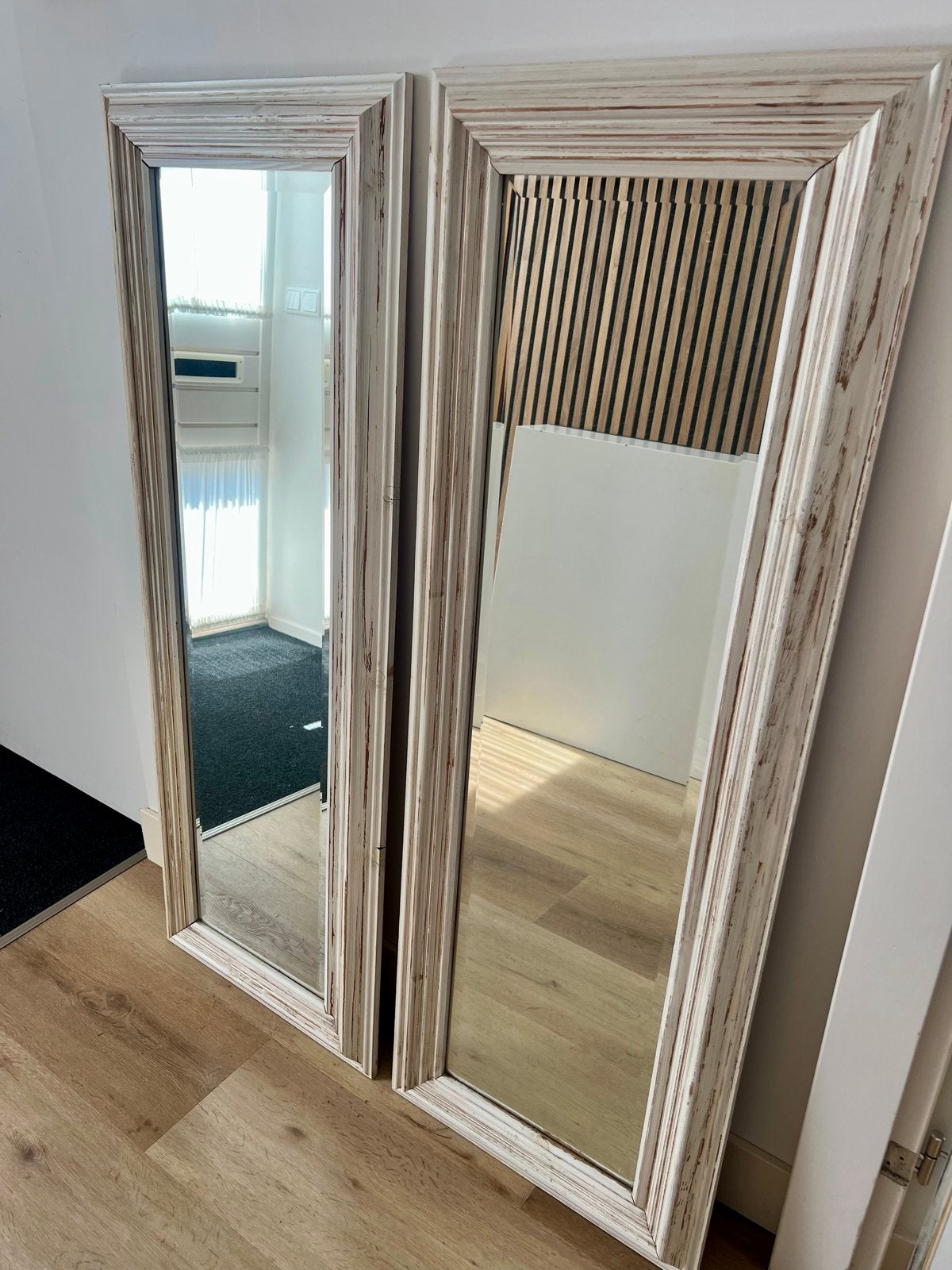 Twee facet geslepen spiegels met whitewash lijst (130x50), Gebruikt, 100 tot 150 cm, Ophalen of Verzenden, Rechthoekig