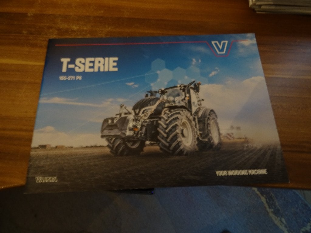 Valtra Seier TEN N trekkers folders, Ophalen, Zo goed als nieuw, Folder