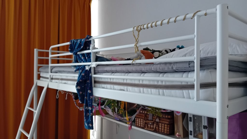 Hoogslaper Svarta IKEA, Huis en Inrichting, Slaapkamer | Stapelbedden en Hoogslapers, Ophalen, Gebruikt, Eenpersoons, 90 cm