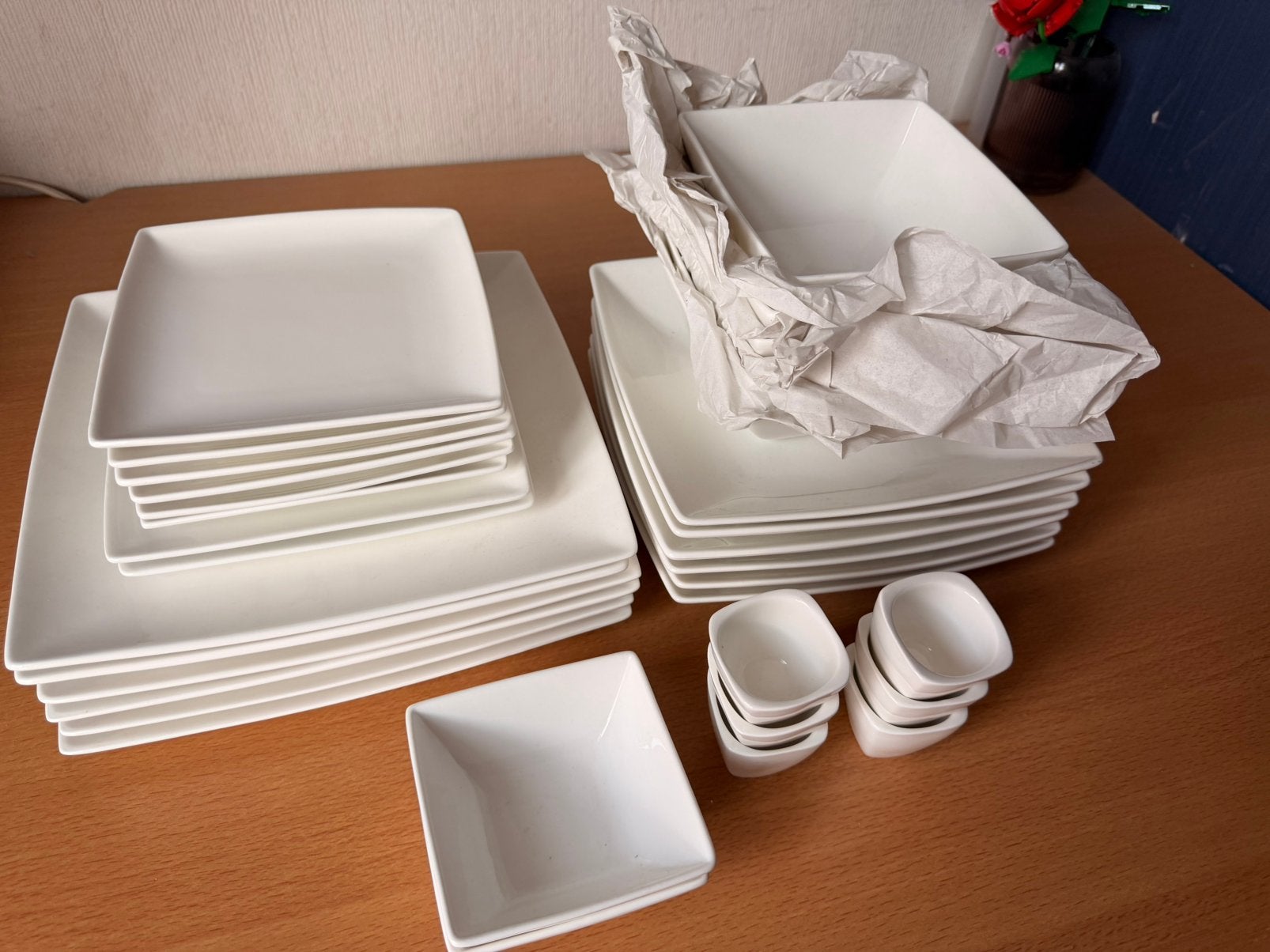 Uitgebreid wit servies set van Yong - 30-delig, Ophalen, Gebruikt, Overige merken, Modern
