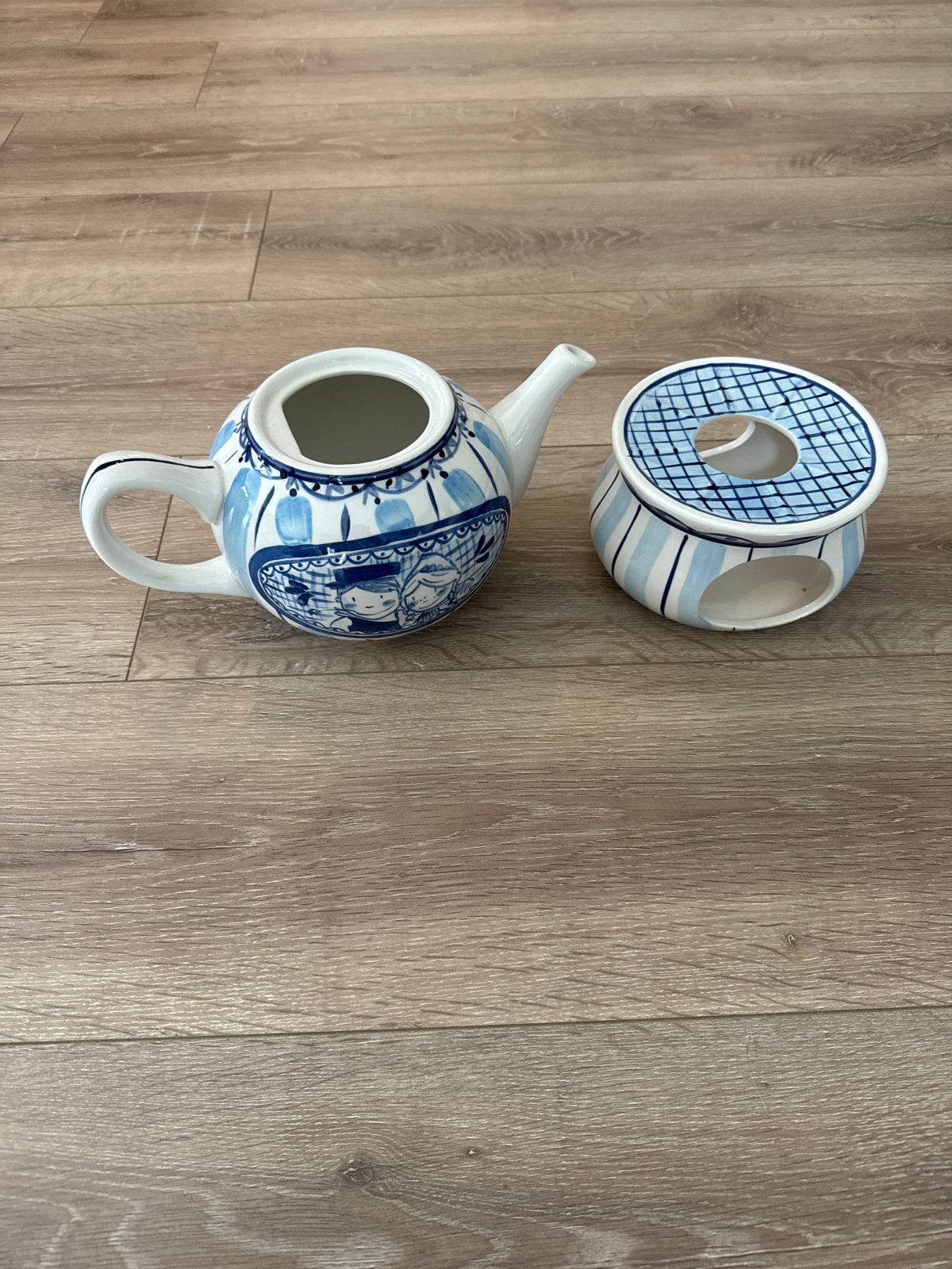 Delfts Blauwe Theepot met Warmhouder - Zo goed als nieuw, Theepot/fluitketel, Ophalen of Verzenden, Zo goed als nieuw, Steen/keramiek