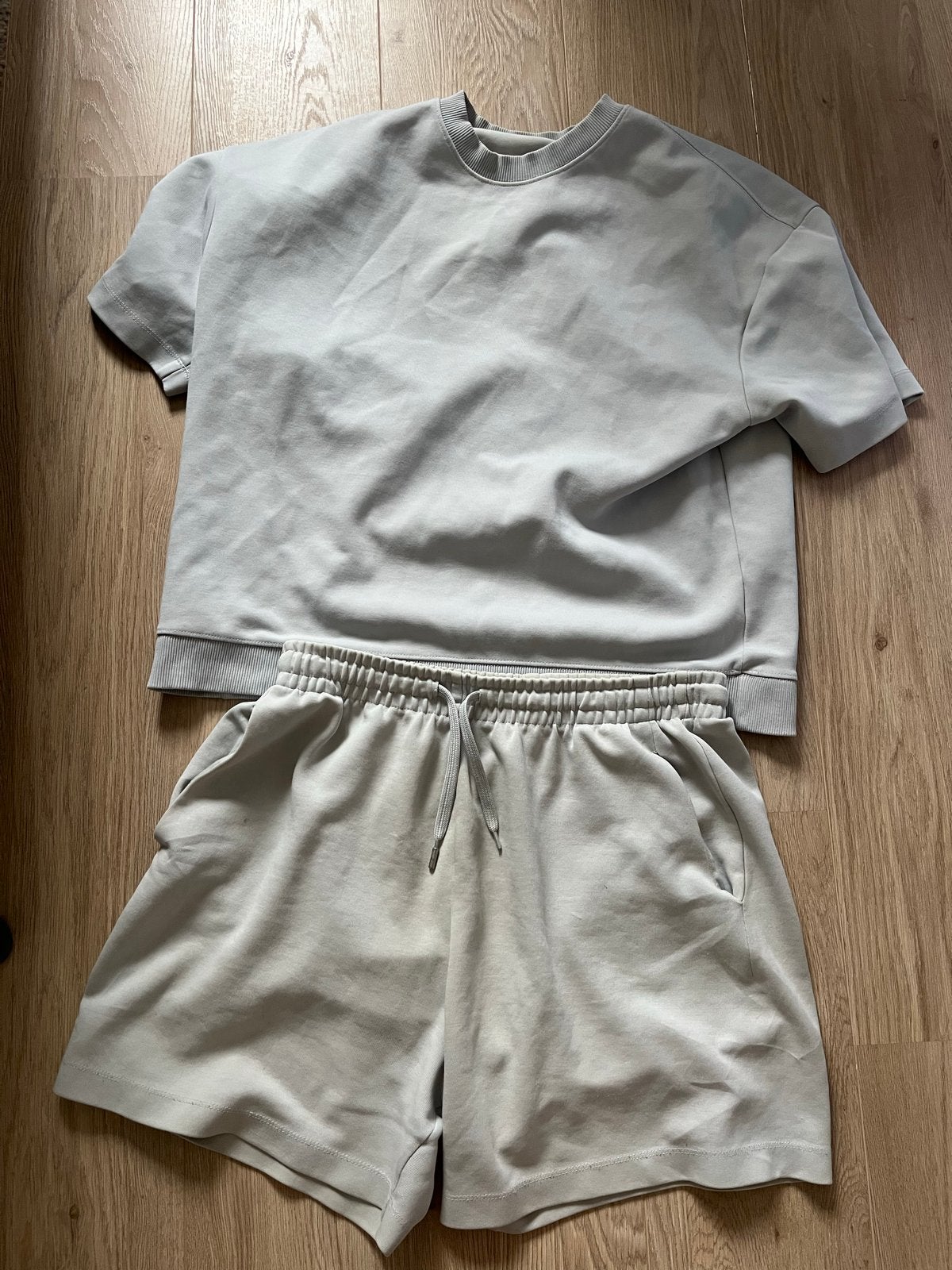 Zara sweatset lichtgrijs - shirt en korte broek, Ophalen of Verzenden, Zo goed als nieuw, Maat 42/44 (L)