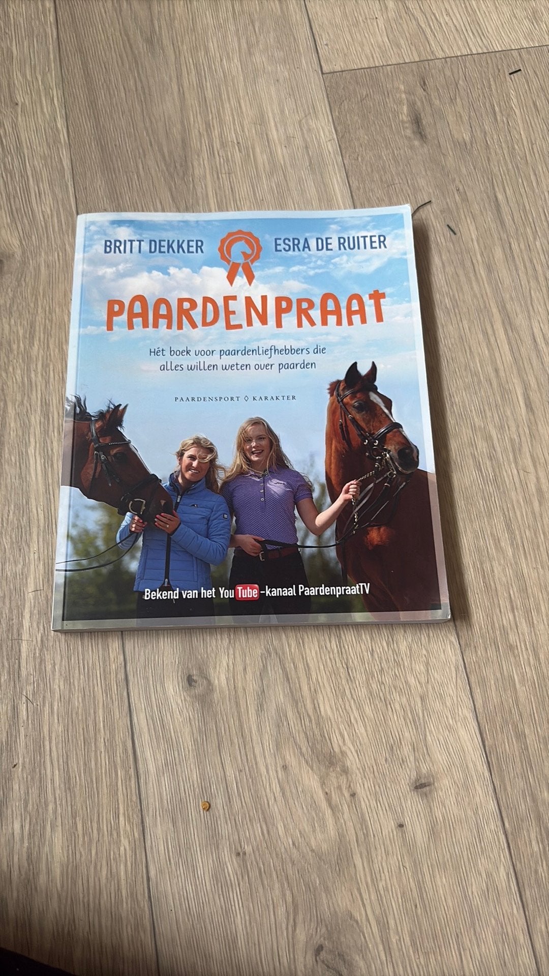 Esra de Ruiter - Paardenpraat, Boeken, Non-fictie, Esra de Ruiter; Britt Dekker, Ophalen of Verzenden, Zo goed als nieuw