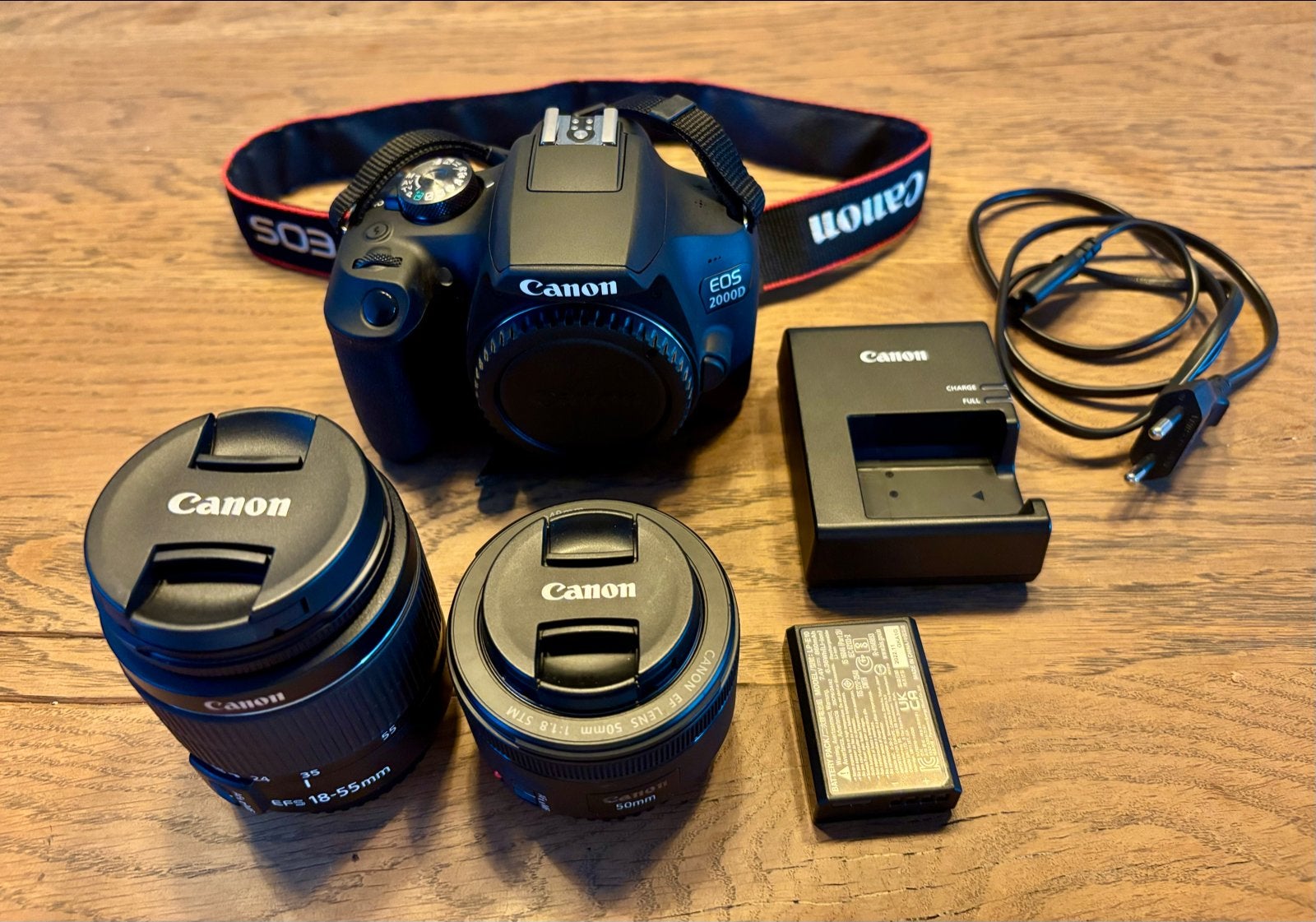 Canon EOS 2000D spiegelreflexcamera + 2 lenzen, Ophalen, Spiegelreflex, Canon, Zo goed als nieuw