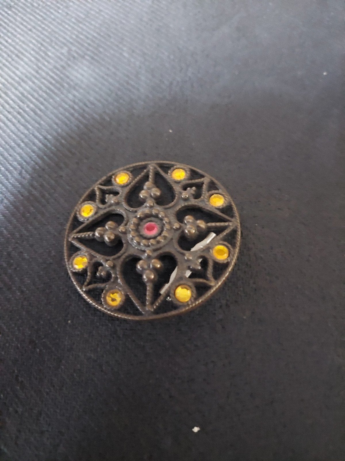 Vintage Broche met Gele en Rode stenen, Overige materialen, 4 tot 7 cm, Gebruikt, Overige kleuren