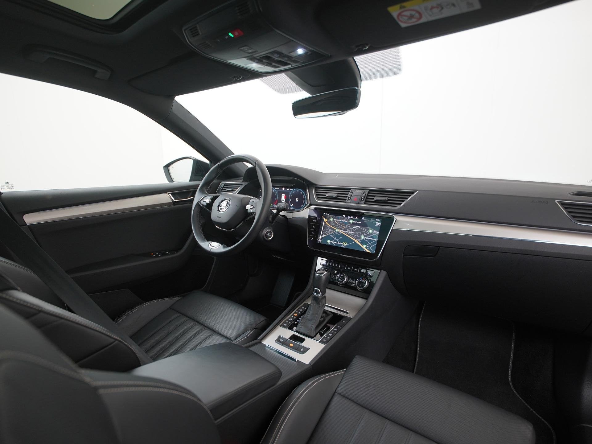 Skoda Superb Combi 1.4 TSI iV Laurin & Klement | Panoramadak, Auto's, 12 maanden, Euro 6, 4 cilinders, Zwart