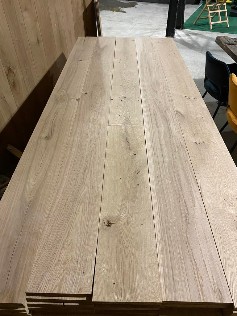 Eiken planken. Geschaafd. 200 mm breed 20 mm dikte.