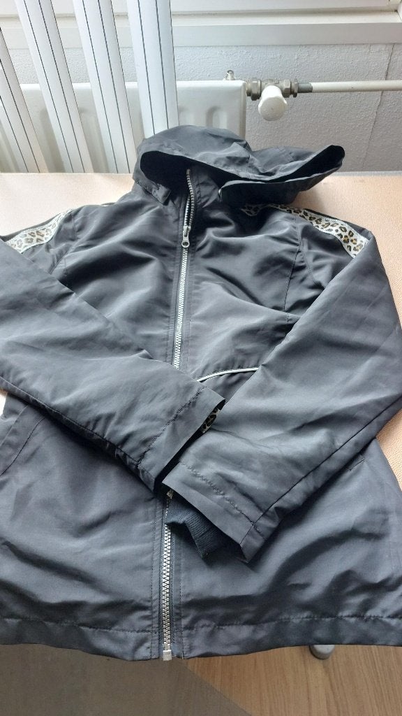Zomerjasje zwart maat 146, Kinderen en Baby's, Kinderkleding | Maat 146, Meisje, Ophalen of Verzenden, Zo goed als nieuw, Name It