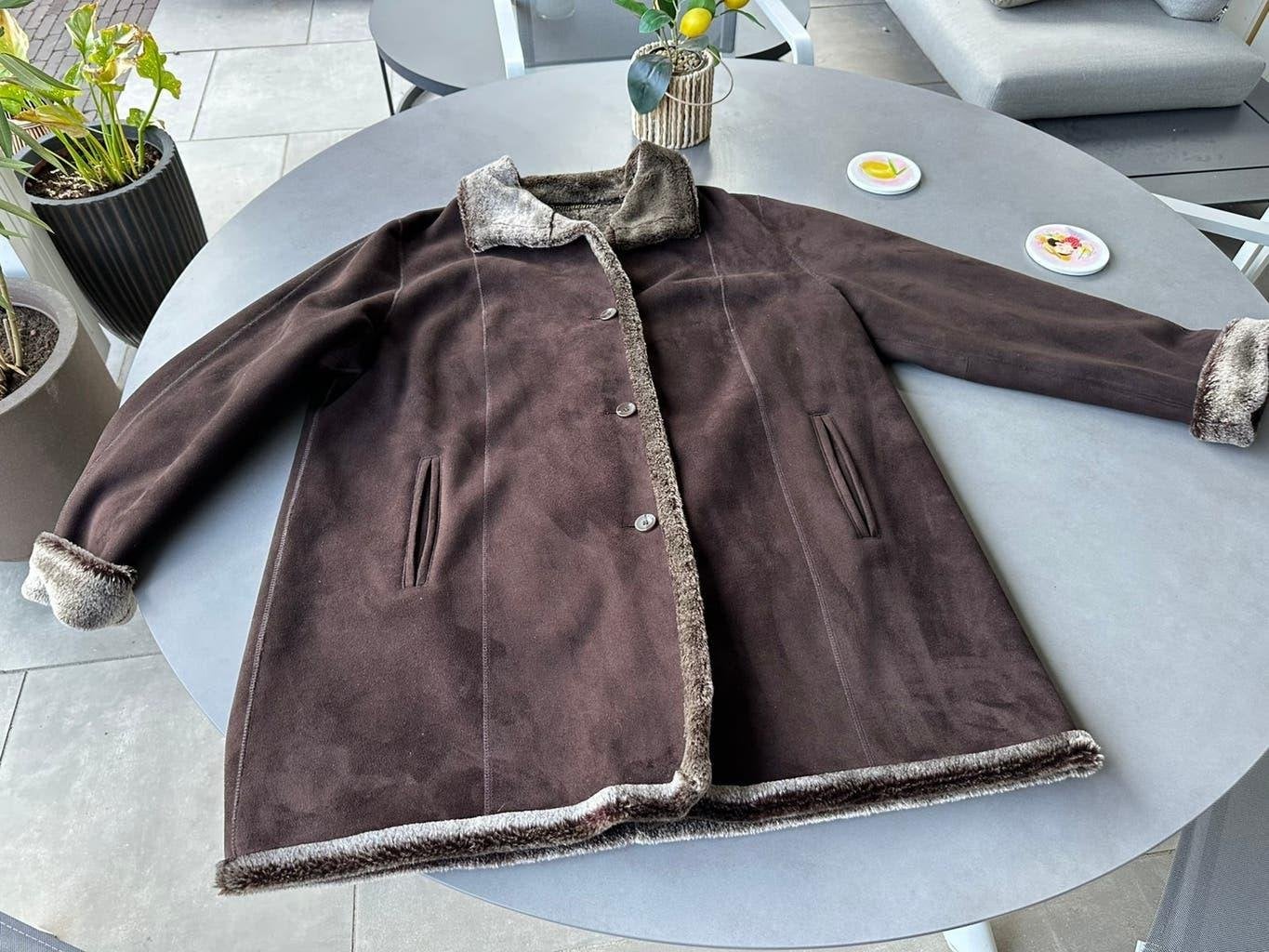 Bruine suedelook Baronia von Gollas mantel, maat 48, Kleding | Dames, Baronia von Gallas, Bruin, Verzenden, Maat 46/48 (XL) of groter