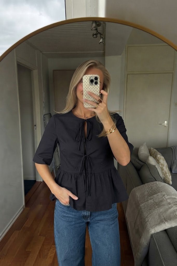 H&M Zwarte Peplum Top met Strikdetail - Maat S, H&M, Zwart, Ophalen of Verzenden, Zo goed als nieuw