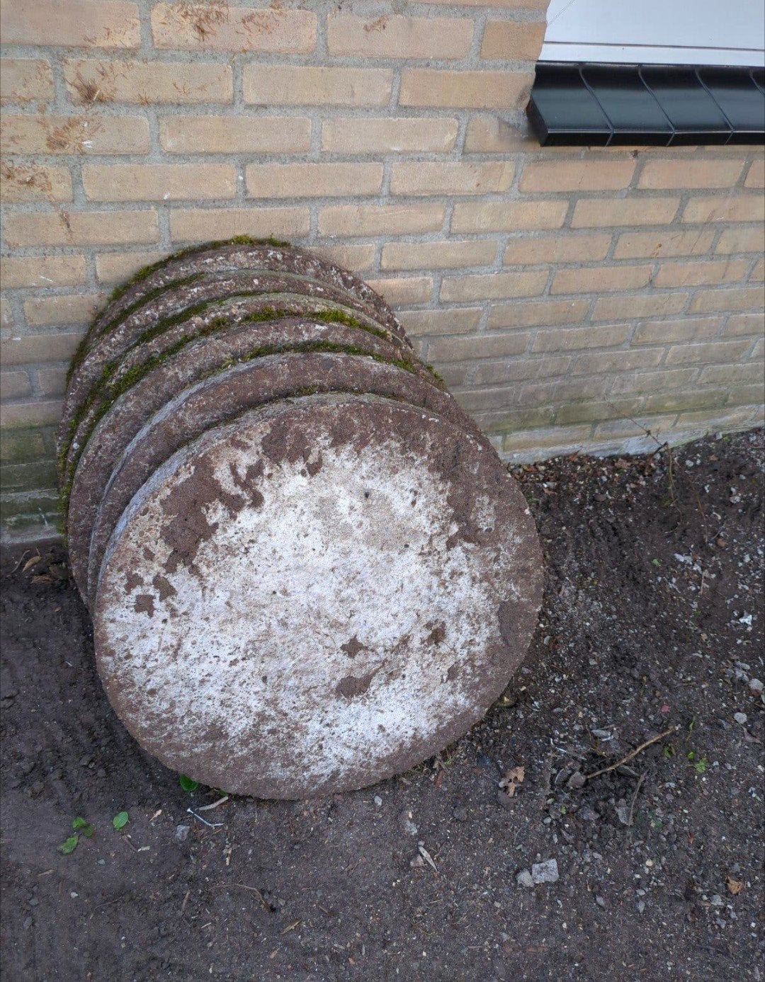 Gratis: 6 ronde grindtegels, Tuin en Terras, Ophalen, Gebruikt, Beton, Overige typen