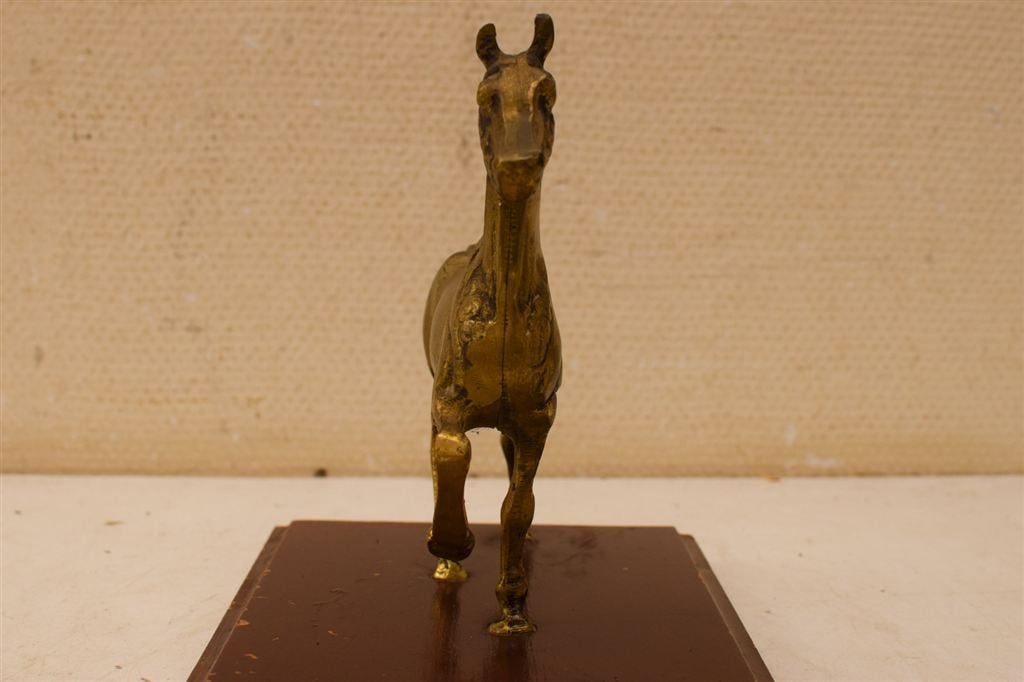 Bronzen Paard op een plankje 48297, Ophalen of Verzenden, Gebruikt, Dier