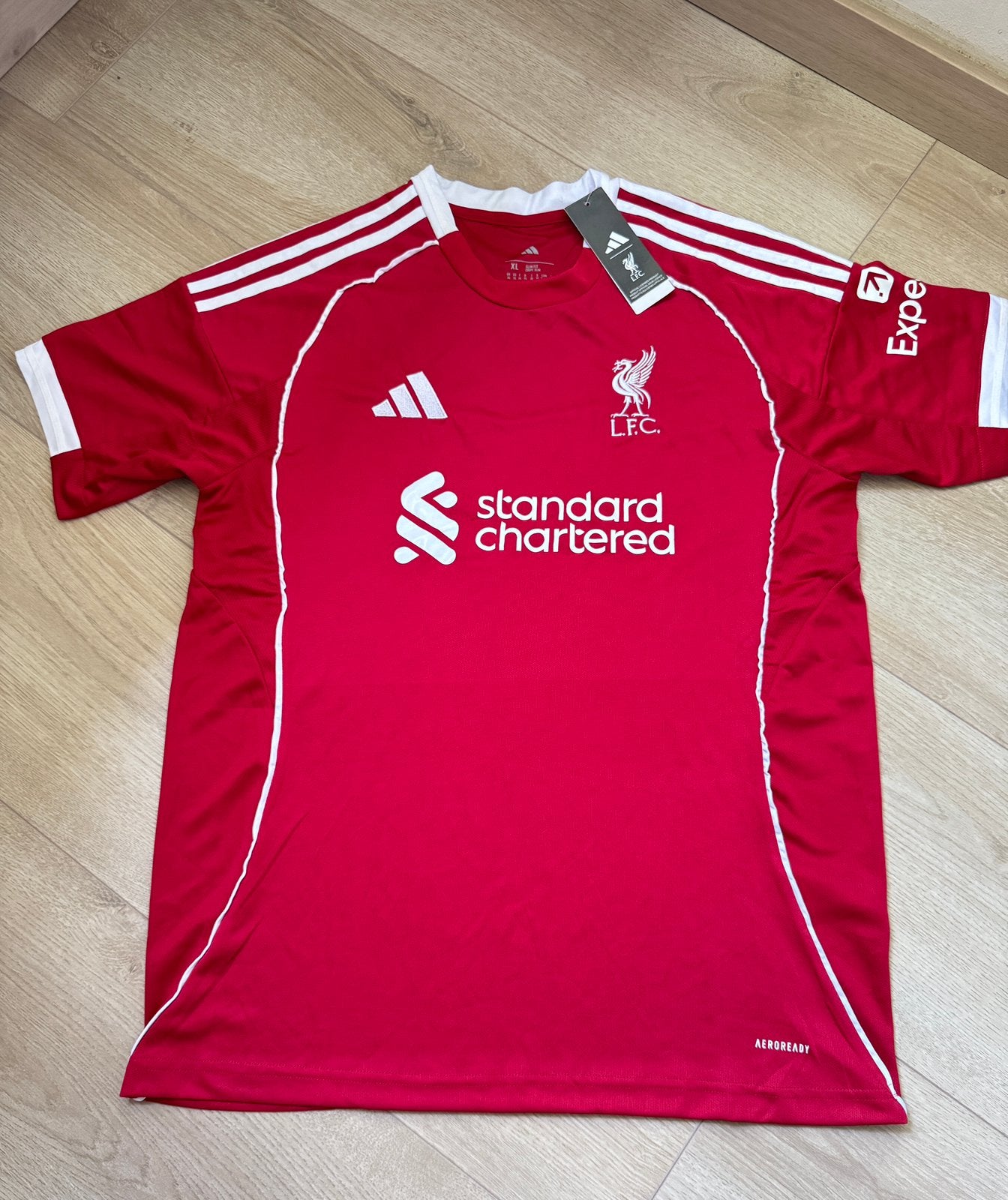 Liverpool FC Thuis-shirt 2024/2025 - Adidas Maat XL - NIEUW!, Sport en Fitness, Voetbal, Maat XL, Ophalen of Verzenden, Zo goed als nieuw