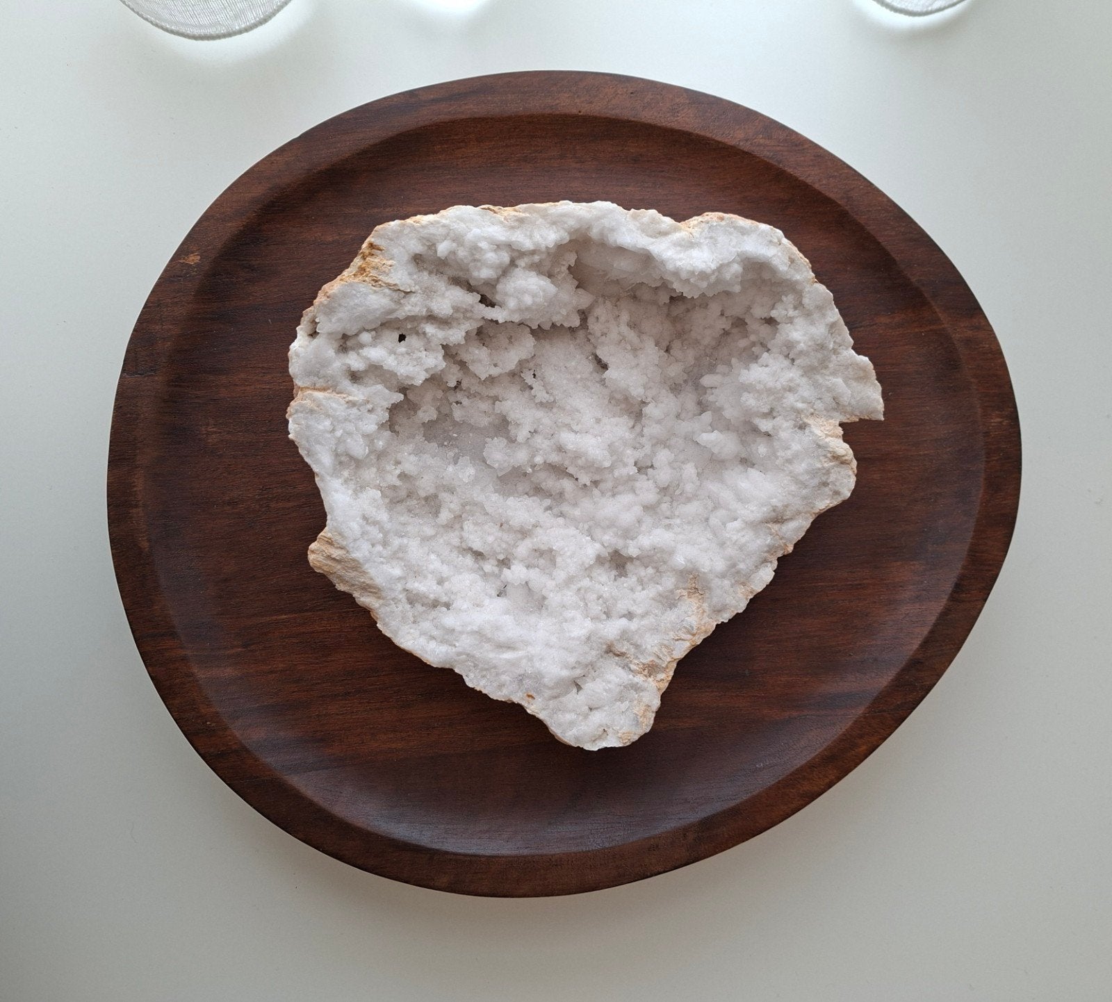 Grote bergkristal geode met ovaal Sissy Boy dienblad, Ophalen of Verzenden, Zo goed als nieuw, Wit, Steen/keramiek