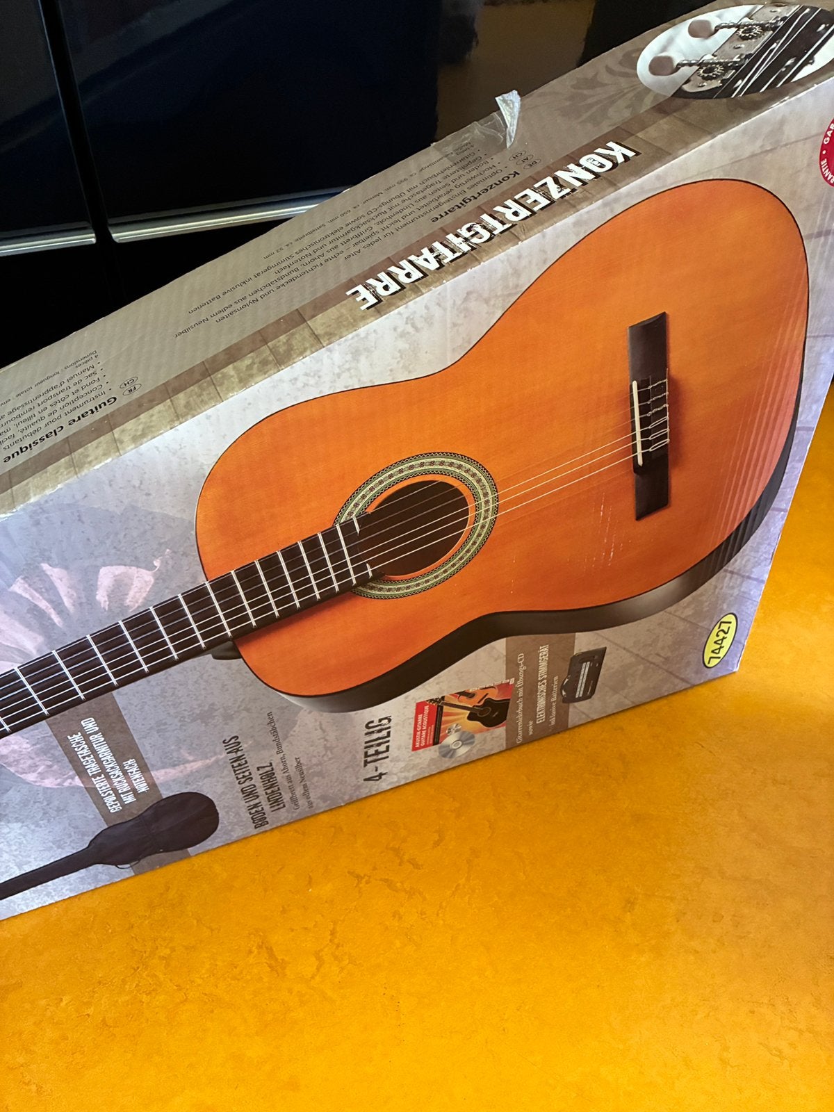 Gitaar met gitaarhouder(staander) te koop., Ophalen, Zo goed als nieuw, Klassieke of Spaanse gitaar
