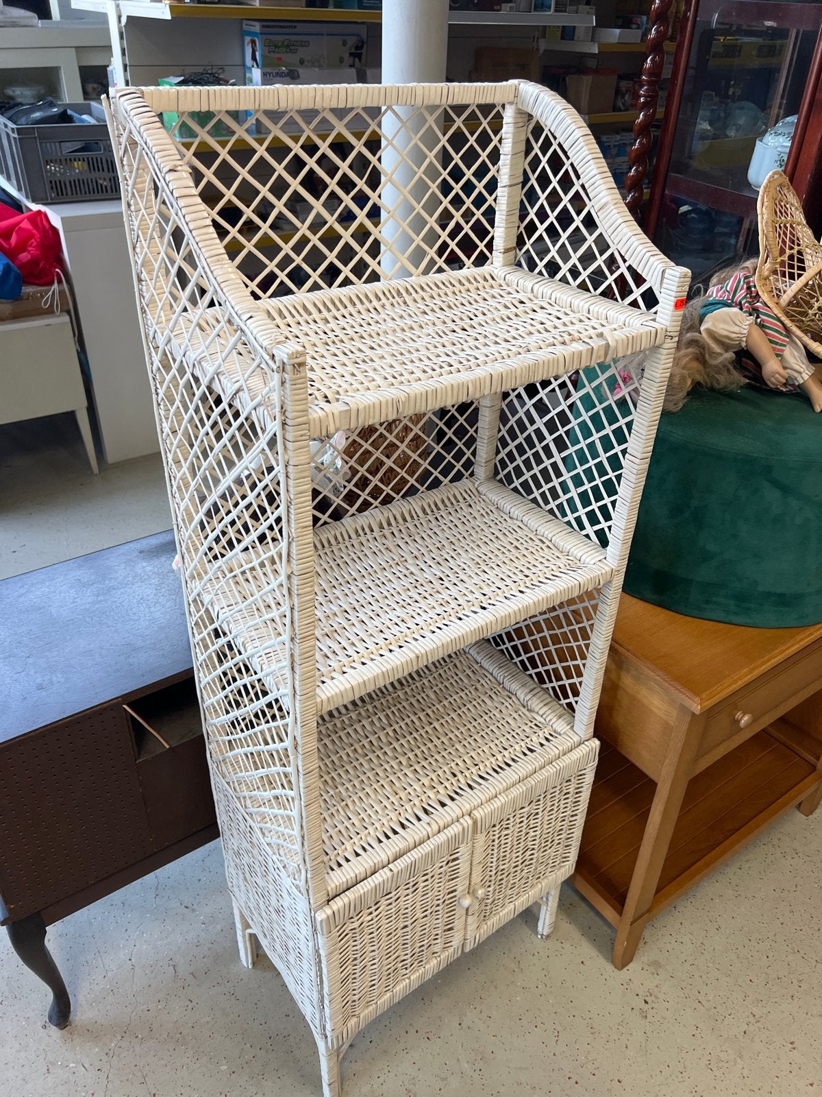 Witte rotan kast met planken en deurtjes, Ophalen, Overige materialen, Minder dan 50 cm, Gebruikt