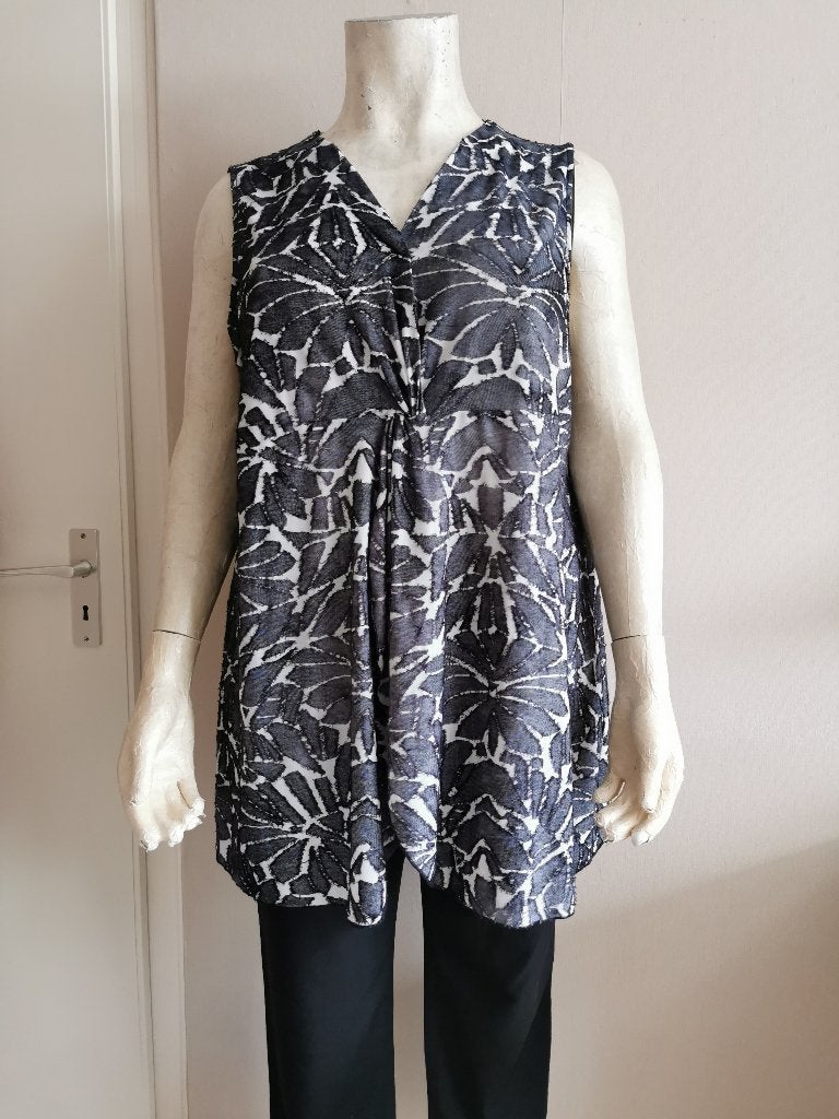 178 .. zgan tuniek van Yesta maat 3 is maat 52, Kleding | Dames, Grote Maten, Ophalen of Verzenden, Zo goed als nieuw, Zwart, Blouse of Tuniek