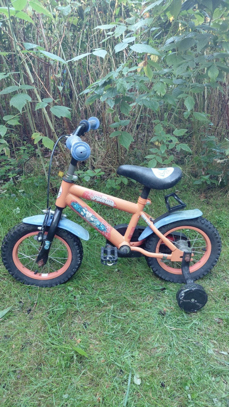 Kinderfiets met zijwieltjes - Oranje/Blauw, Ophalen, Zijwieltjes, Gebruikt, Minder dan 16 inch