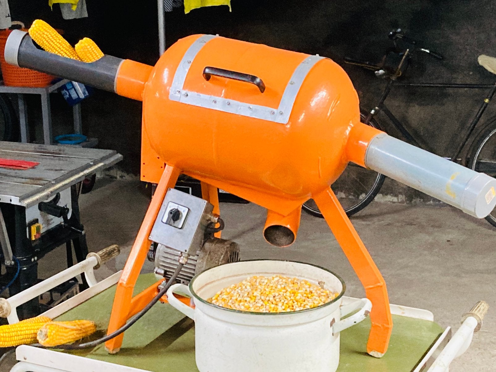 Mais dorsen maisbalen maisschrapmachine kippenvoer, Ophalen, Pluimvee
