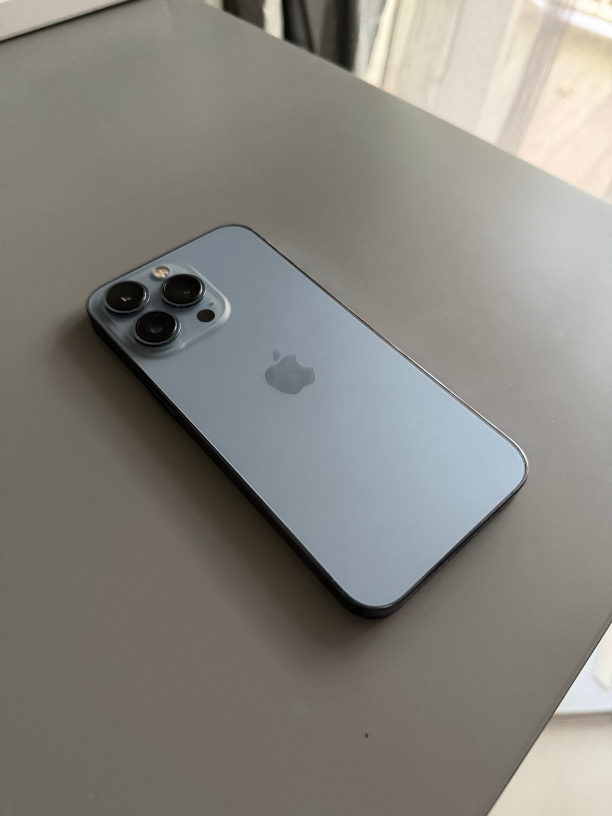 iPhone 13 Pro 256GB Sierra Blue - Zo goed als nieuw, Blauw, Zo goed als nieuw, IPhone 13 Pro, Zonder simlock