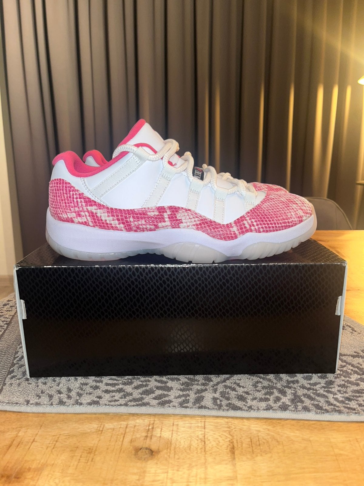 Air Jordan 11 Low Pink Snakeskin. Maat 40,5., Ophalen of Verzenden, Nieuw, Roze, Sneakers of Gympen