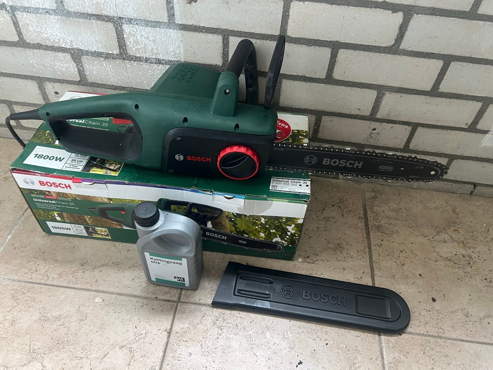 Bosch UniversalChain 35 elektrische kettingzaag 1800W, Kettingzaag, Ophalen of Verzenden, Zo goed als nieuw, 30 tot 70 mm