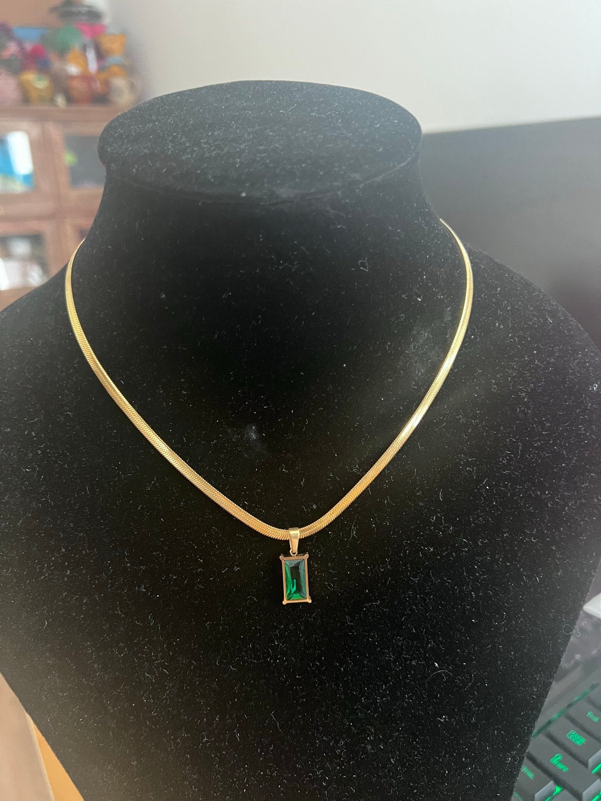 RVS Ketting met Smaragdgroene Hanger - Goudkleurig, Nieuw, Ophalen of Verzenden, Goud, Overige materialen