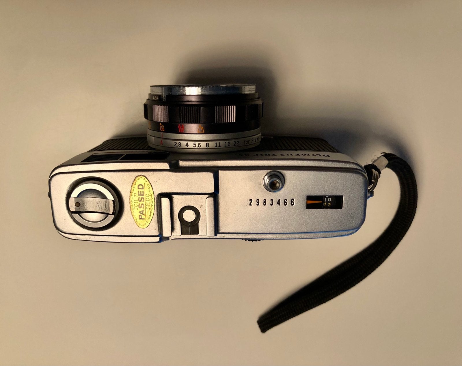 Foto 7 van Olympus Trip 35 met originele dop en tasje