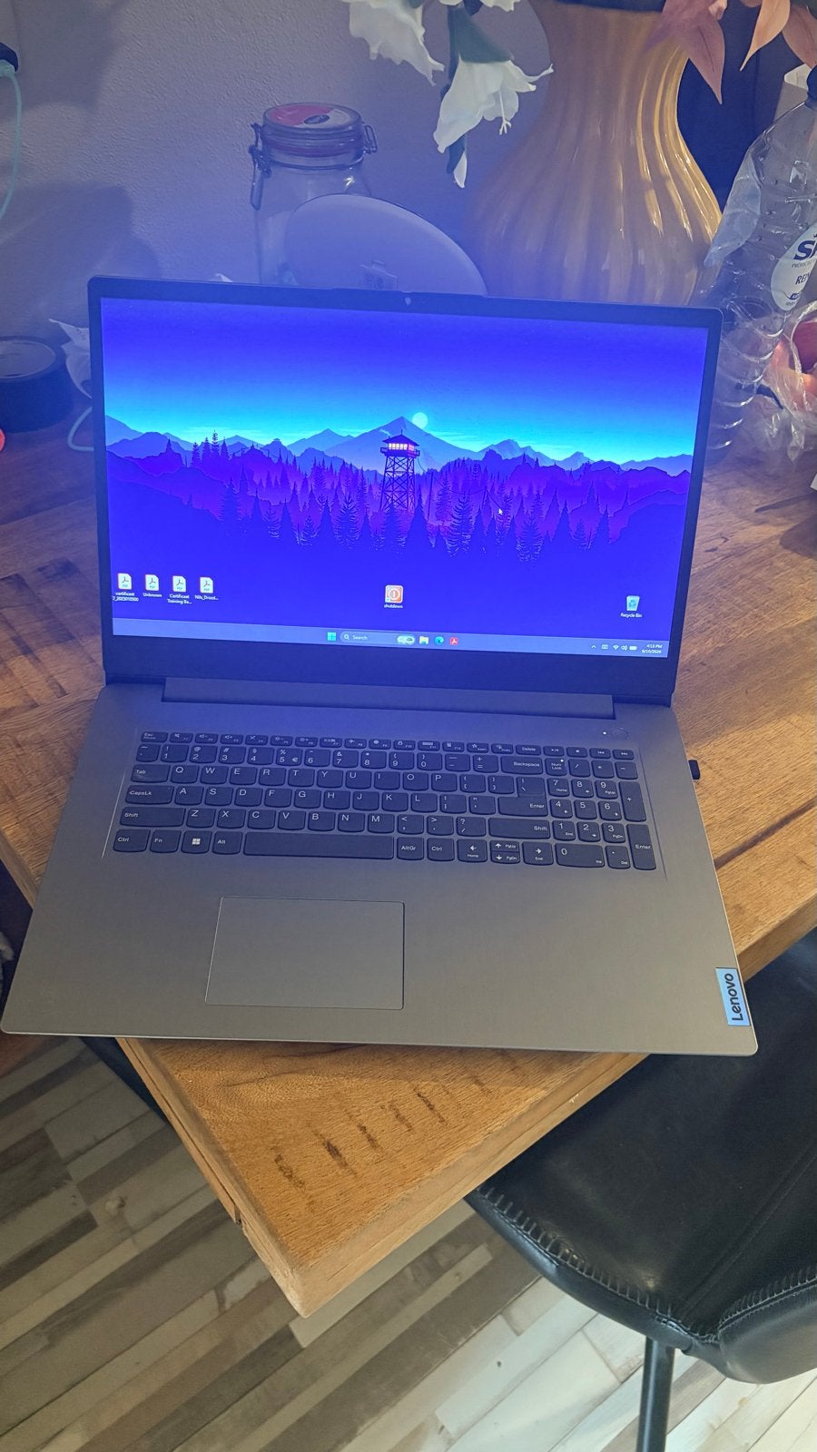 Foto 3 van Lenovo laptop 17" - perfecte staat, slim en licht