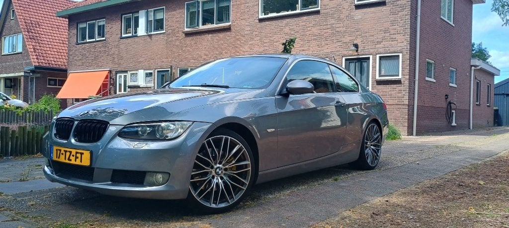 BMW 325i Coupé High Exec| AUTO| 6-cilinder| Leer| 2007 |, Auto's, BMW, 745 kg, 2497 cc, 4 stoelen, Particulier