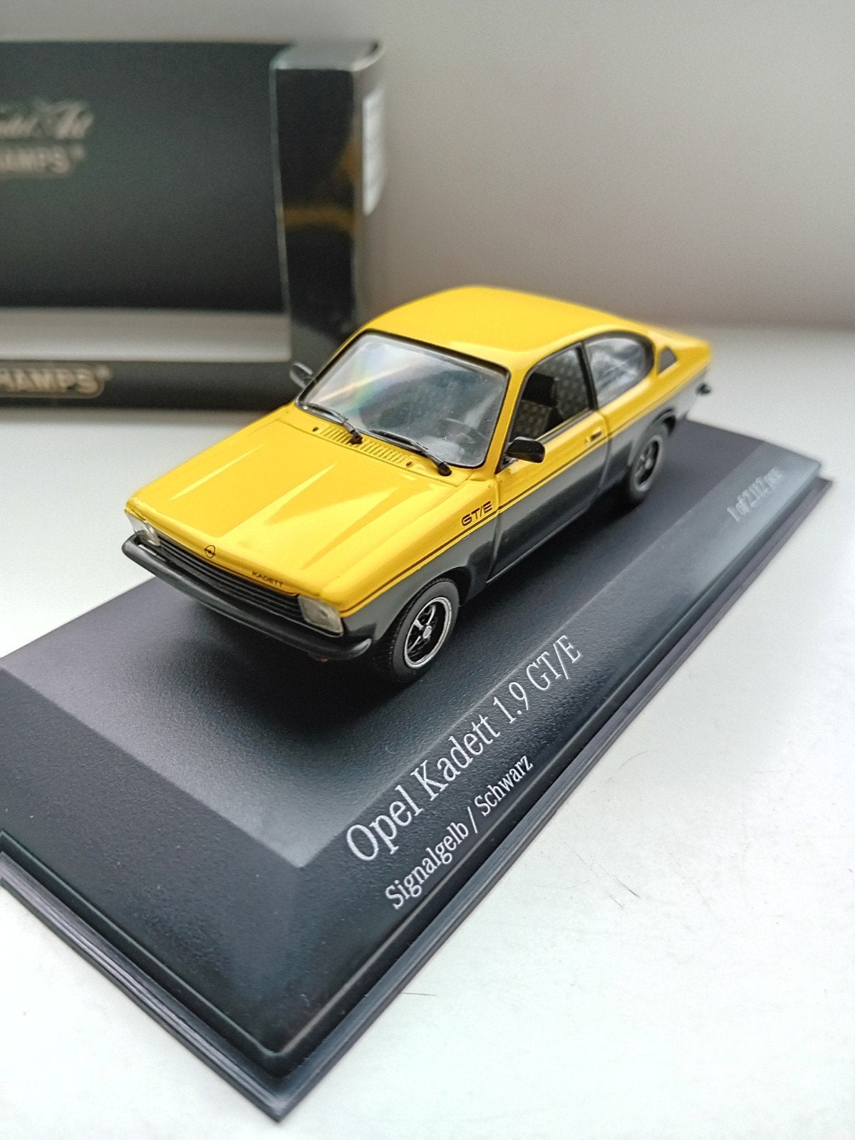 Minichamps Opel kadett 1,9 GT/E., Hobby en Vrije tijd, Modelauto's | 1:43, Ophalen of Verzenden, Zo goed als nieuw, Auto, MiniChamps