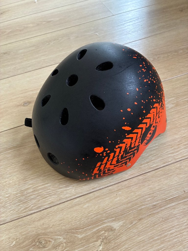helmpje e-stap, Fietsen en Brommers, Steps, Ophalen of Verzenden, Zo goed als nieuw, Elektrische step (E-scooter), Onbekend