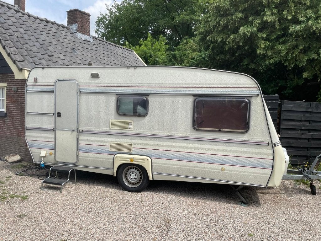 Wilk 450 - 2 bouwjaar 1992, Caravans en Kamperen, Standaardzit, 2 aparte bedden, 750 - 1000 kg, Particulier