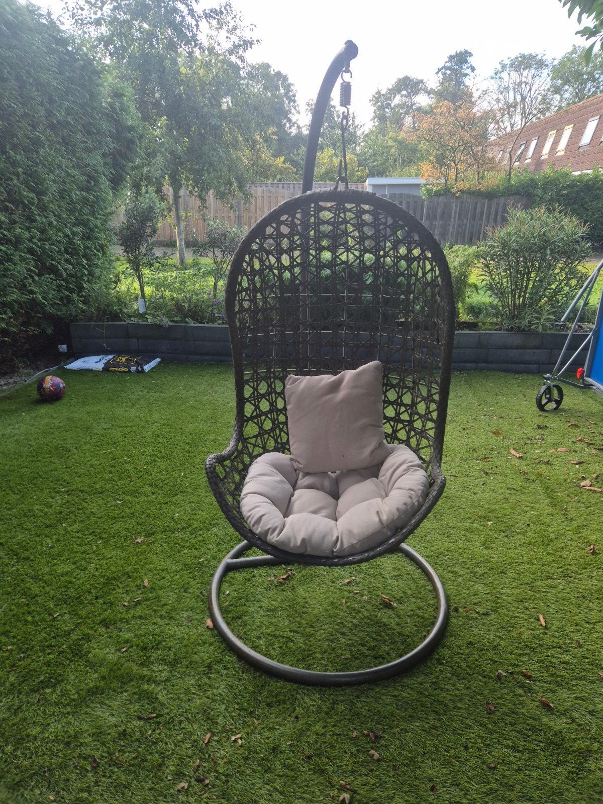 Comfortabele Hangstoel voor Tuin of Balkon, Ophalen, Gebruikt, Wicker