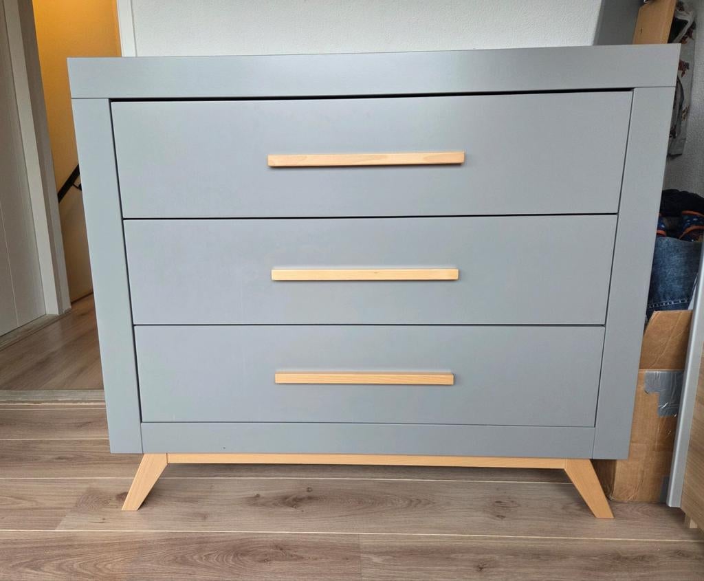 Commode Bopita Fenna - Grijs met hout
Inclusief wandplankje., Ophalen, 50 tot 70 cm, 100 cm of meer, Zo goed als nieuw